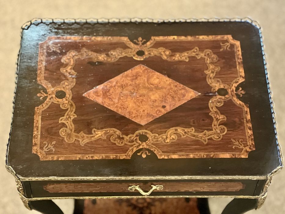 Măsuță Napoleon III – piesă deosebită, stil franțuzesc, secol XIX