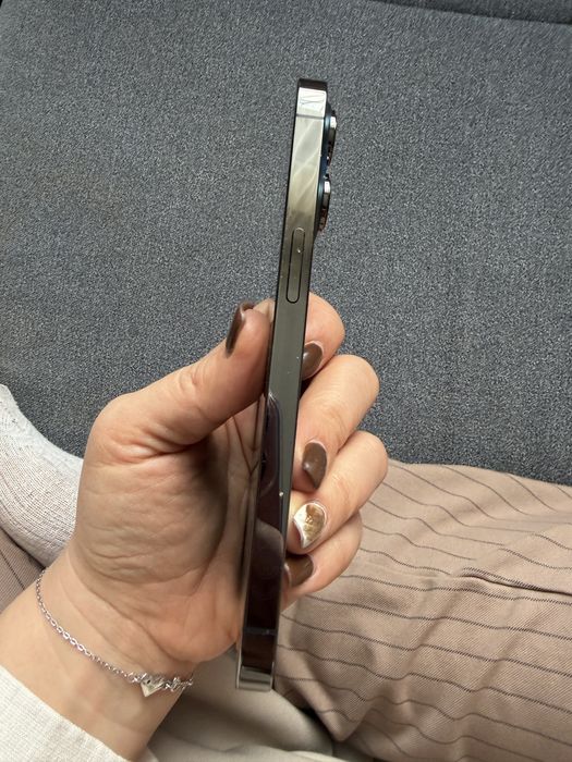 Iphone 13 pro + зарядно - изключително запазен