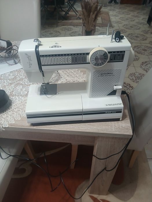 Vând mașină de cusut în stare foarte bună  preț 300 de lei