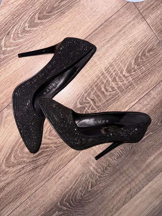 Туфли, красивые , блестяшие 37