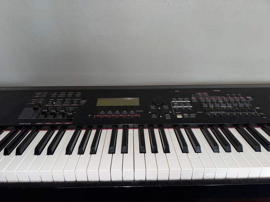 Vând Yamaha S90 ES – Workstation profesional