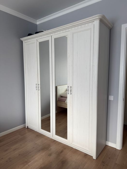 Шкаф с зеркалами