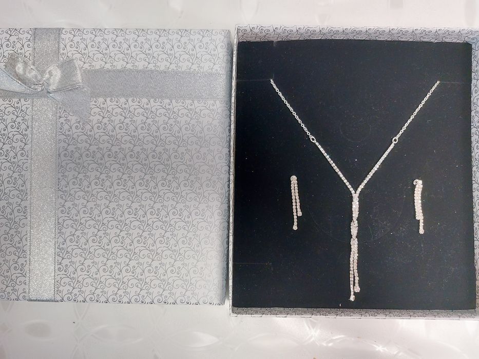 Комплект гердан и обеци/ Avon/ бижу