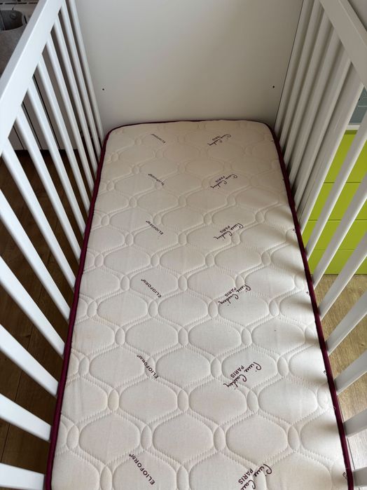 IKEA STUVA легло и маса за повиване