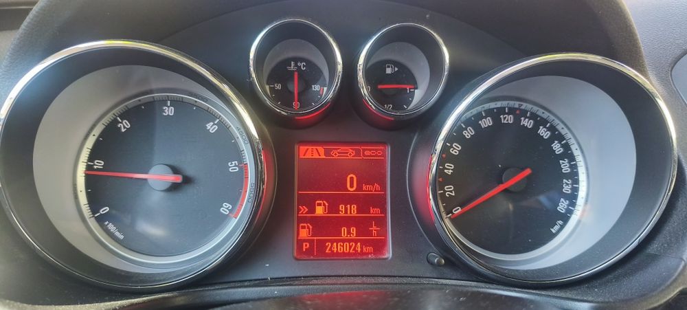 Продавам Opel Insignia