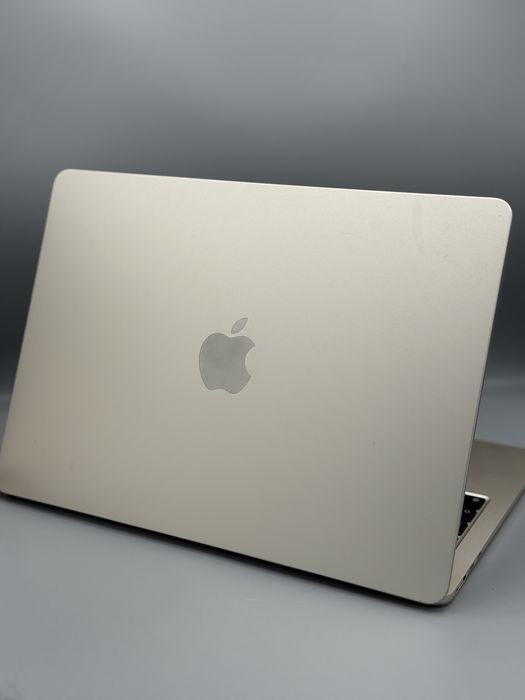 Macbook Air 13,3" | Procesor M2 | 8 GB RAM | 250 GB SSD | 28 Cicluri