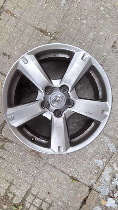 Перфектни, оригинални лети джанти 17" за Toyota Rav4