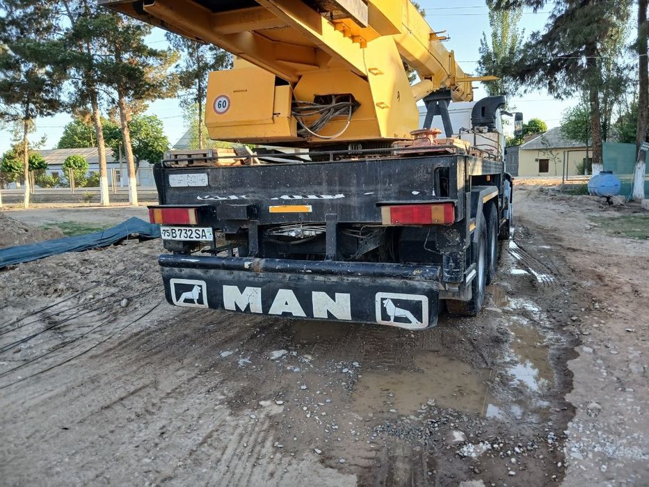 Avto kran man 25 tonna