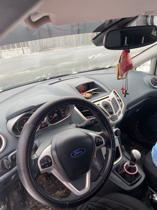 Vand sau schimb ford fiesta