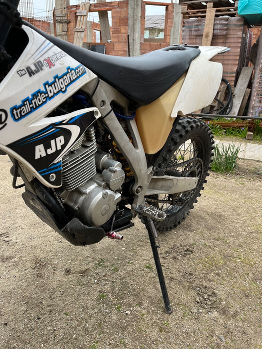 Продавам AJP250cc