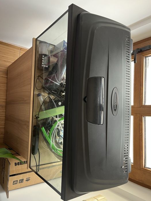 De vanzare Acvariu cu acesorii si dulapior 120L