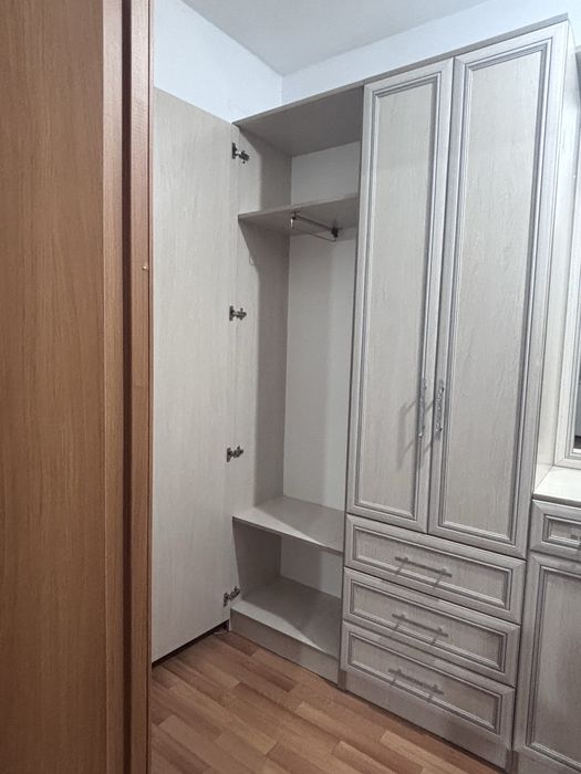 Продам шкаф для прихожей