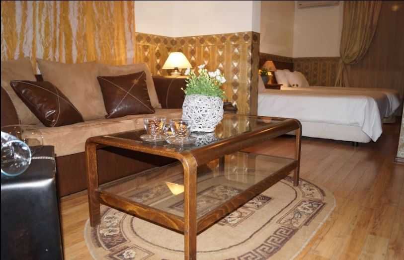 Хотел в Свети Влас с басейн на последния етаж.