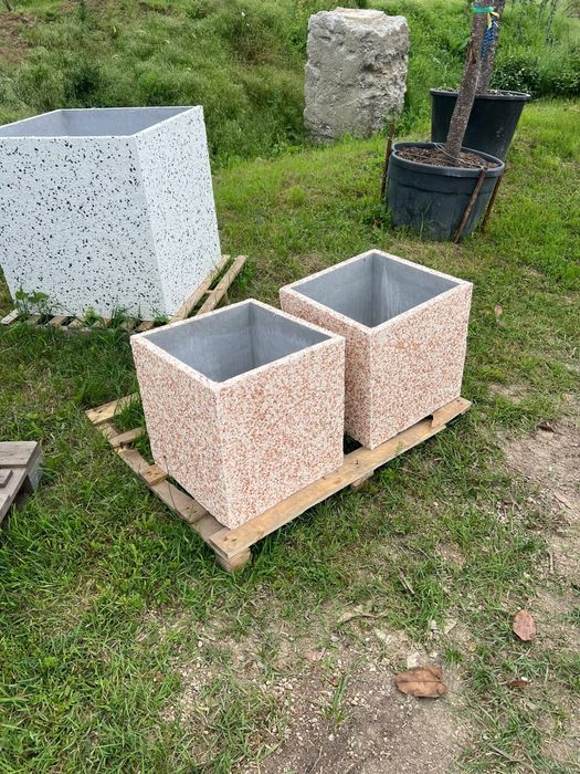 Jardiniere din beton