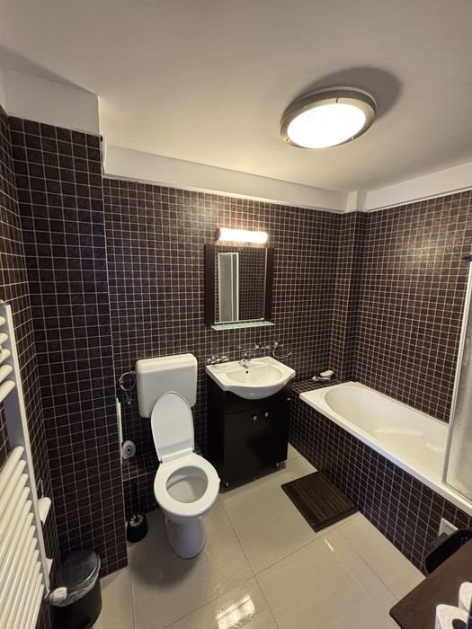 Particular inchiriez apartament 3 camere / duplex