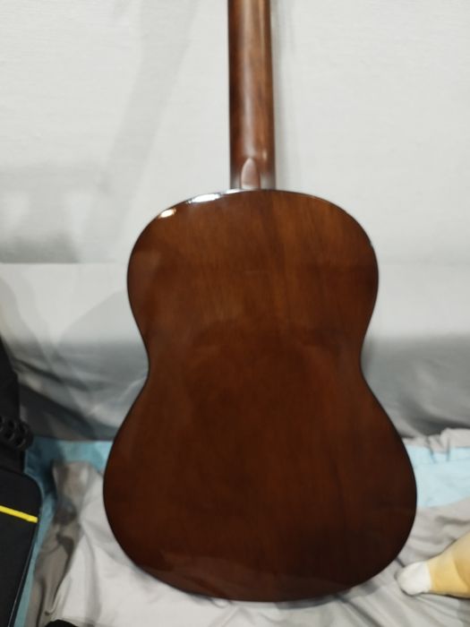 Гитара новая хорошая