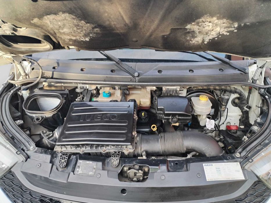 Vand Autoutilitara IVECO 35S11, 3.5 Tone, 7 locuri,  cu macara 700kg