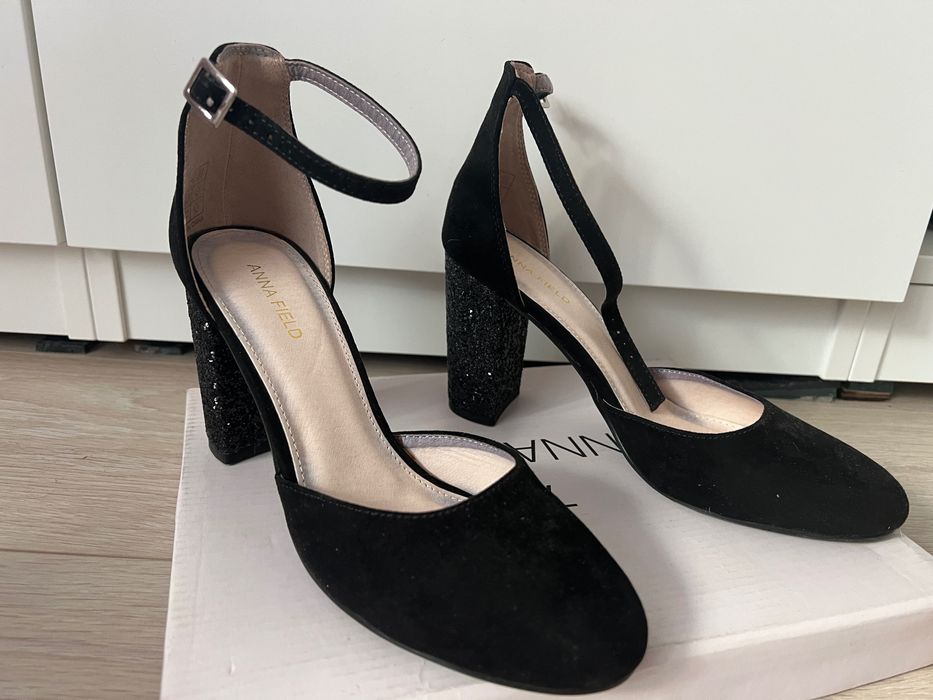 Официални обувки на ток