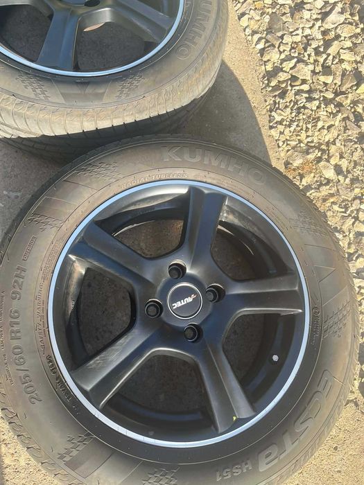 Летни гуми (KUMHO 205/60R16 ДОТ25) на алуминиеви джанти (AUTEC 63.3 ET)
