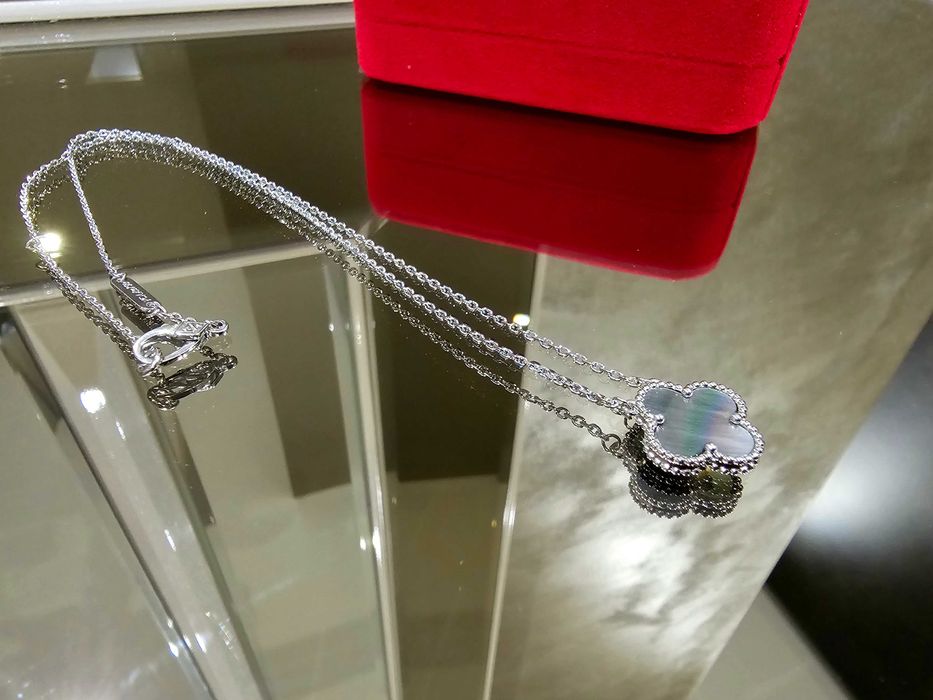 Van Cleef & Arpels VCA Silver Grey Mother Alhambra Clover Дамско Колие