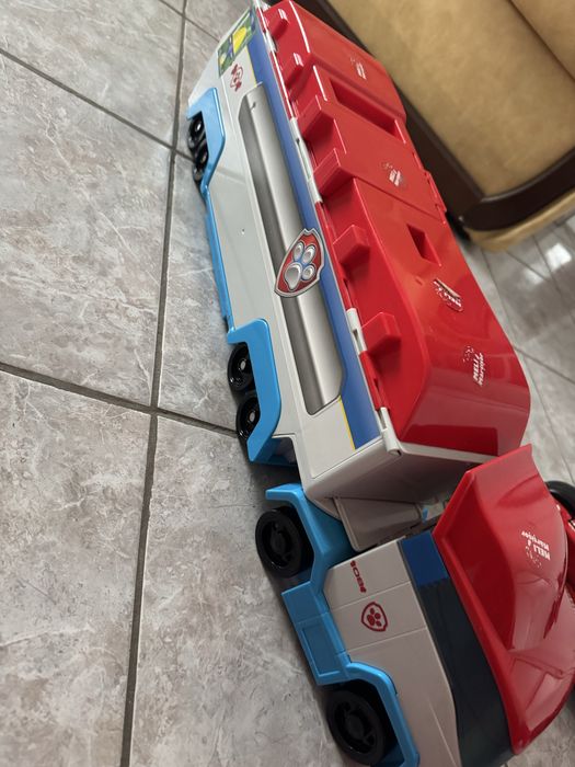 Vând camion mare PAW Patrol + Tractor roșu cu sunete