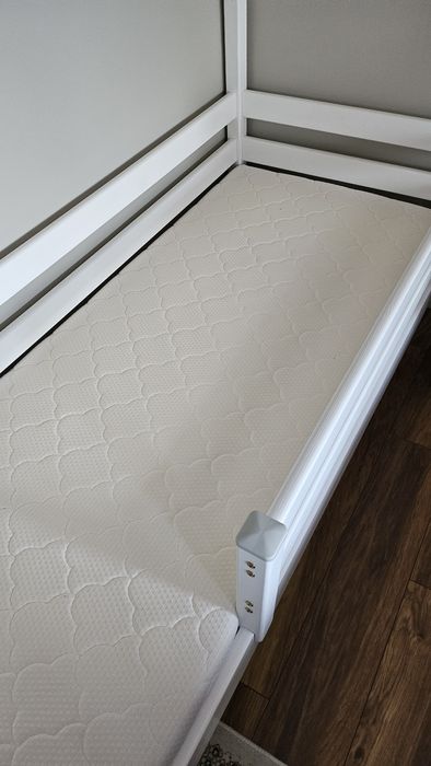 Кровать продам новая