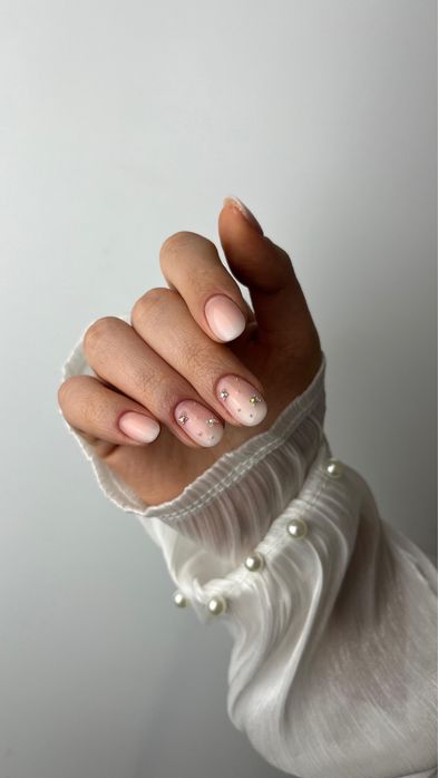 Caut modele unghii gel ,semi  ,polygel  plătești doar consumabilele