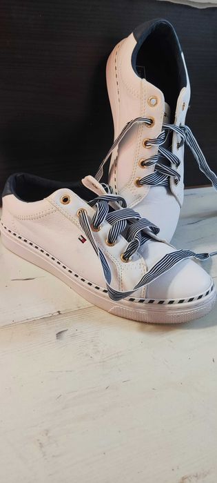 Дамски кецове Tommy Hilfiger