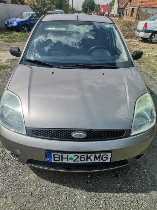 Vand sau schimb ford fiesta