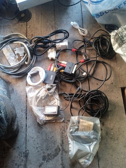 Продам  телефоны шнуры DVD видеомагнитофон