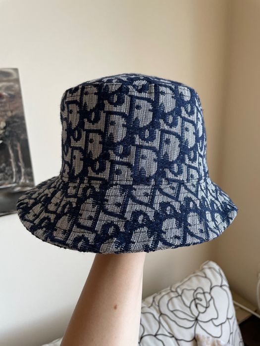 Дамска синя шапка Dior