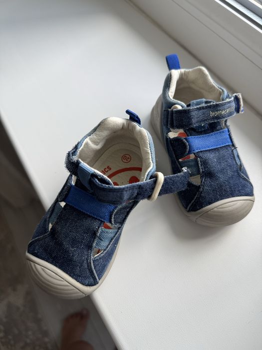 Сандали обувь для первых шагов