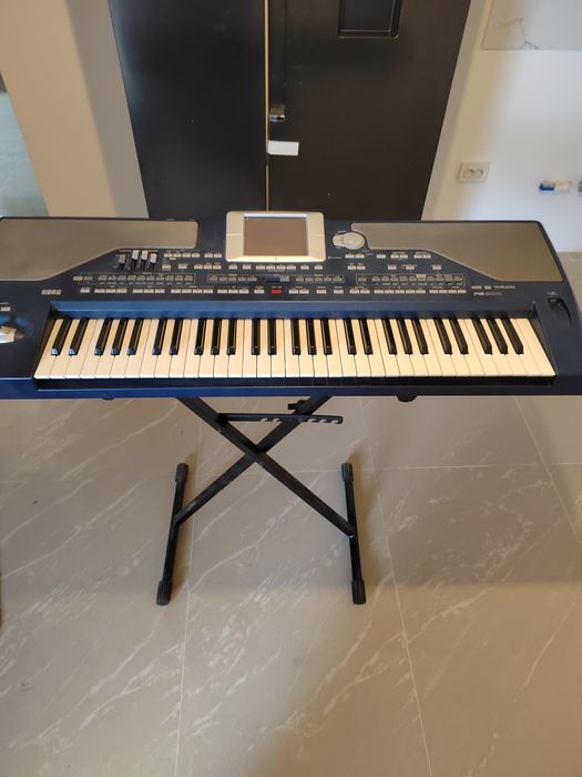 Vand orgă KORG PA800