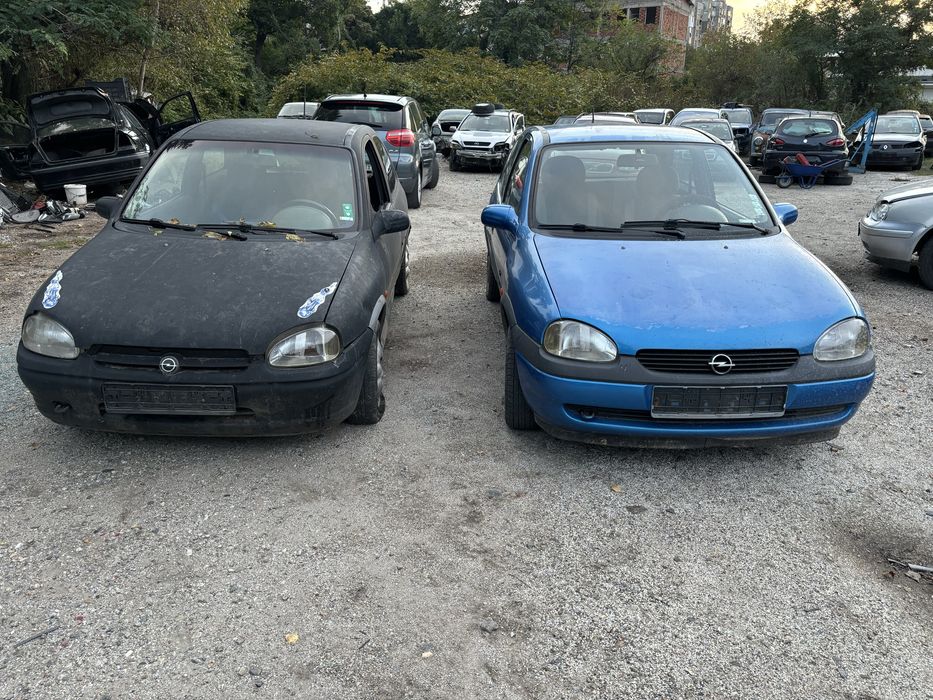 Опел корса Б 1.4 1.6 бензин на части. Може и цяла.