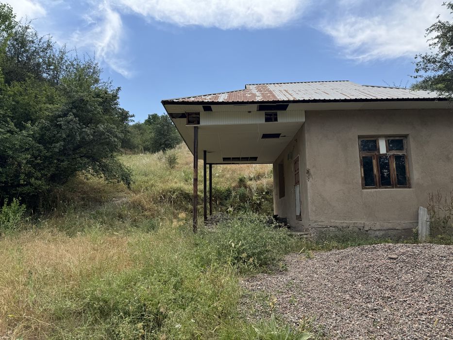 Dacha qurish 8 sotok yer sotiladi kadastrlari bor 2 xonasi bor