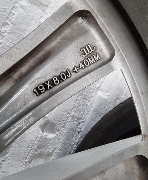 Tesla model s джанти 19 със зимни гуми