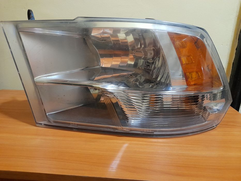 Фар(ляв) за Dodge Ram/Додж Рам 1500 4-та генерация.