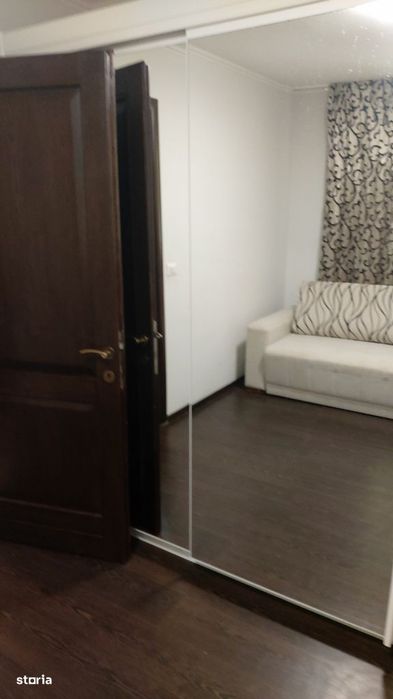Central-Liceul Petru R.-Apartament 3 camere, mobilat, centrala,350euro