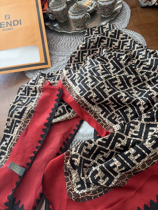 Esarfa din matase , Fendi