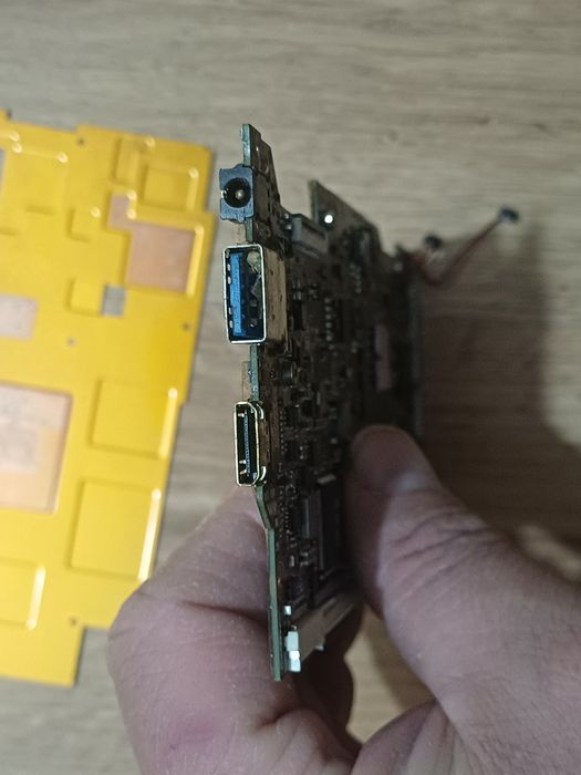 Placa baza laptop Myria MY8305 perfect functionala


#11