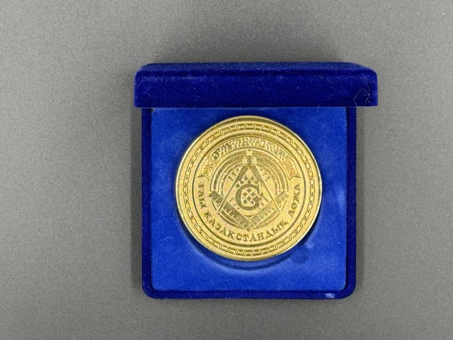 Продается настольная медаль