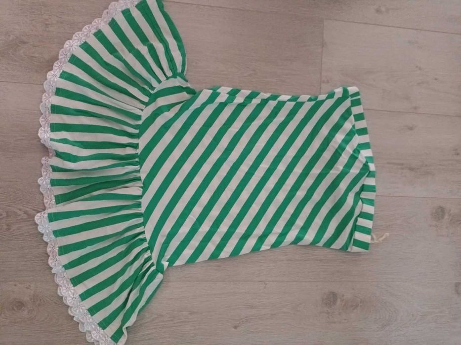 Дамски рокли и жилетки. Всяка на цена от  30 до 80лв.