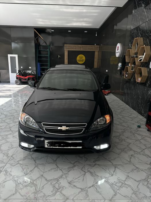 Жентра наварот. Бир кул мошина авайлаб минилган.