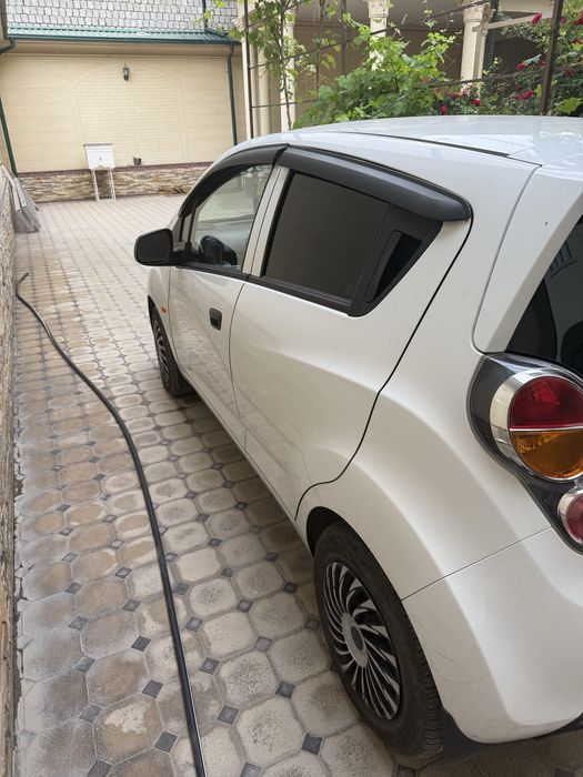 Spark avtomat 2011yil 135000 probeg