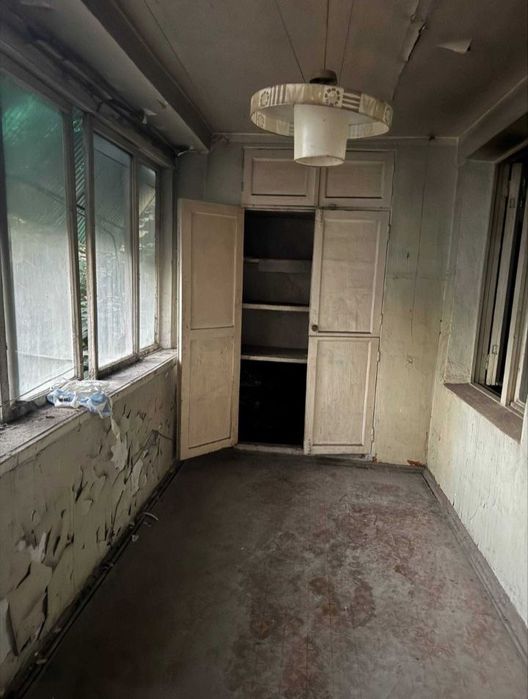Срочно! Продаётся трёхкомнатная квартира в центре на Шота Руставели.