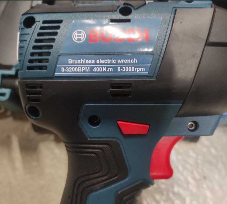 Pistol de impact BOSCH cu 2 acumulatori