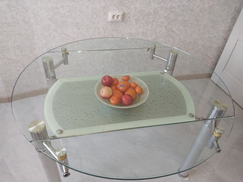 Кухонный стол и стулья