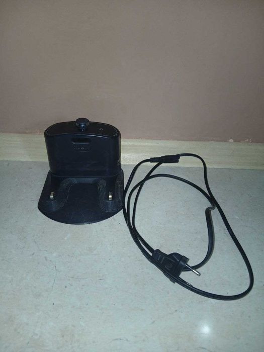 Почистващ робот Roomba 676