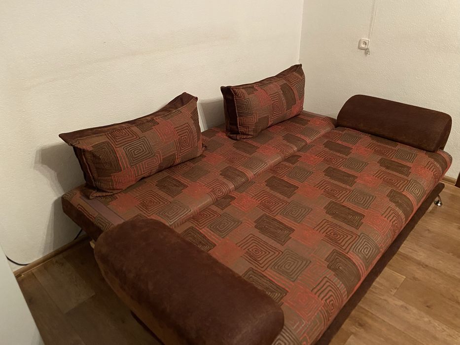 Продам диван с двумя креслами