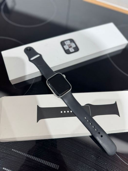 Продам Apple watch se2 44mm